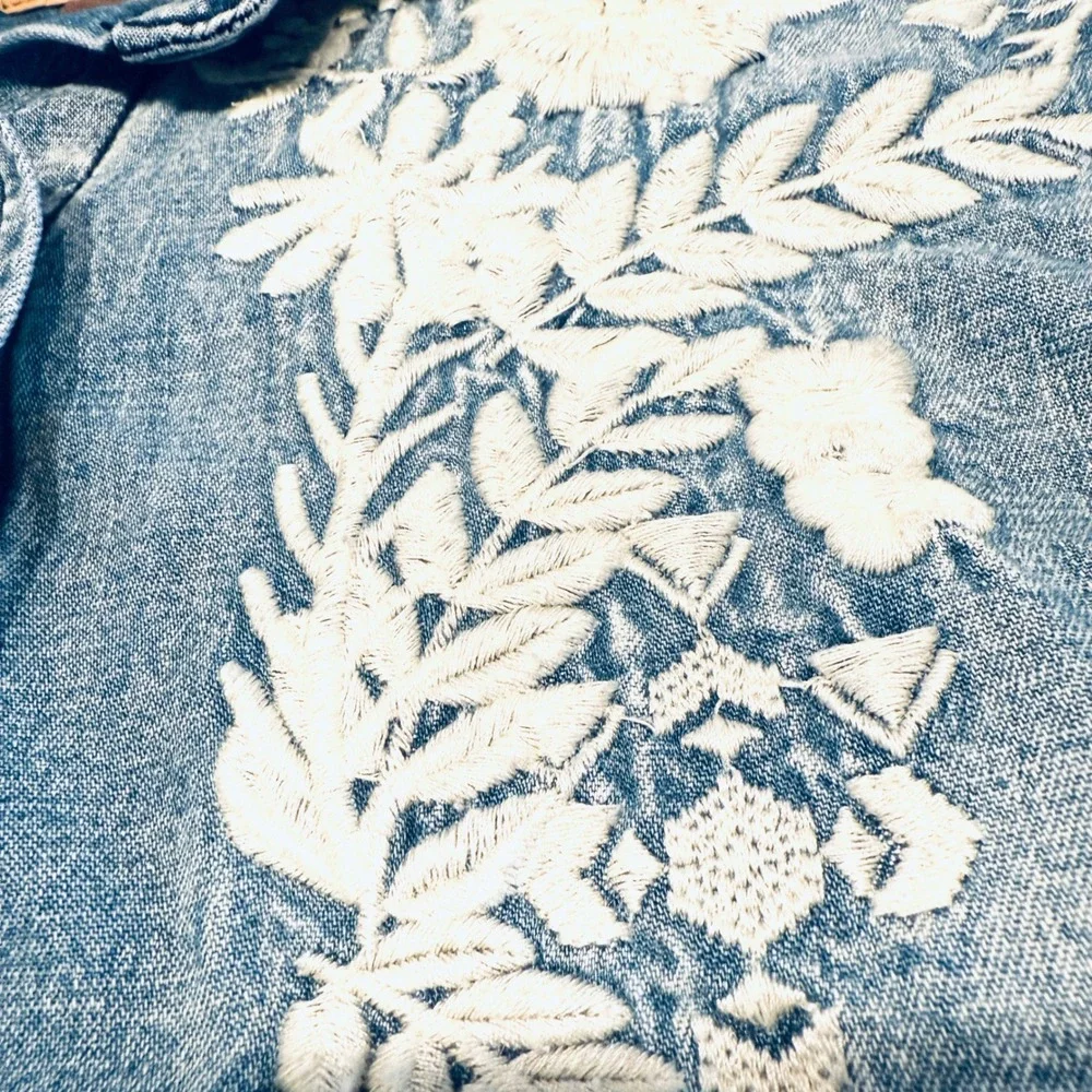 Driftwood Layla Classic Fit Embroidered Denim Shirt Women's Medium Blue Cotton - Picture 6 of 8